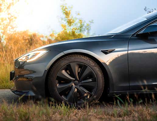 Tesla Model S Plaid sivá